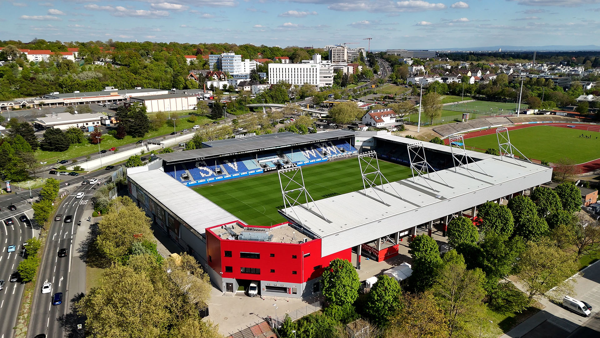 Impressum Hero Bild Arena von außen 